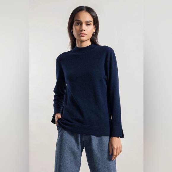 Rifo Sweaters - ISOTTA
Women's Recycled Cashmere Sweater